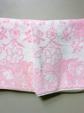 Vintage Pink and White Floral Martex Bath Towels - 24 x 41" - Cottagecore, Pair